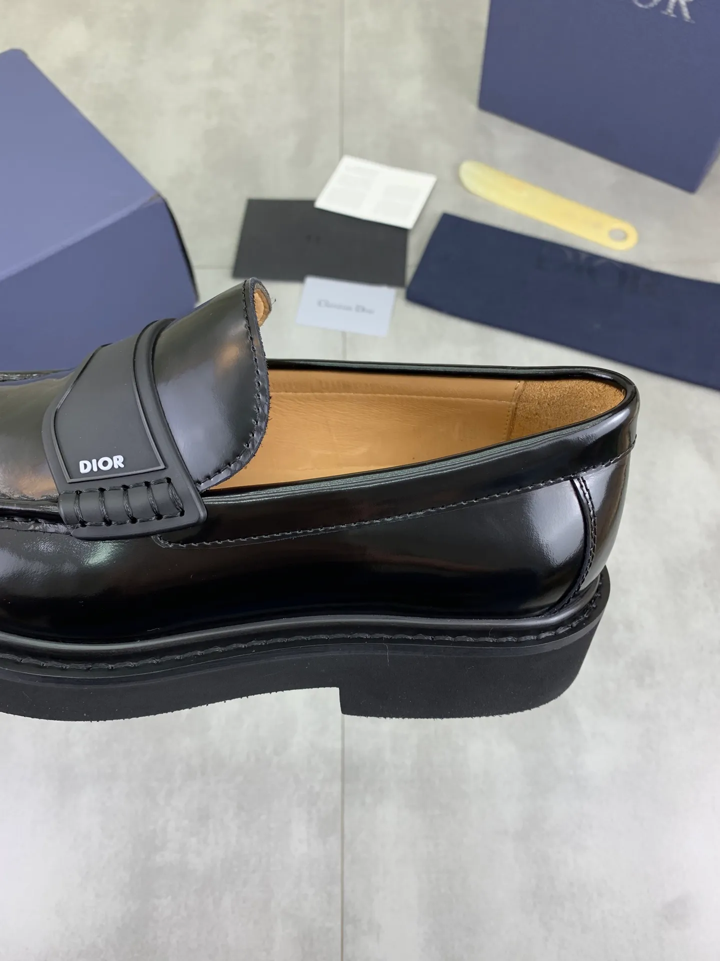 Factory price P800 💰Original quality, top version🔱 DIOR——Dior Men's business casual leather shoes, top quality products. 1:1 shipment ⬆️Luxurious and noble👞All imported original brand fabrics, just to create a more comfortable wearing experience, upper: original selected open edge beaded calfskin ➕Top imported water-dyed full cow lining, original light and comfortable foam outsole ✔️Number: 39-44 (38.45 can be customized)